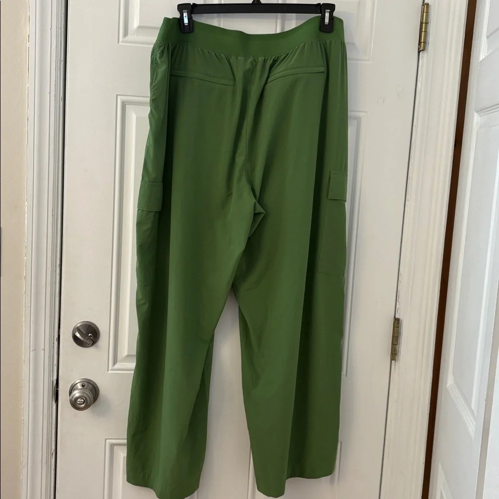 Athleta Women's Brooklyn Heights Green Cargo Pants Size 20 - Picture 3 of 6